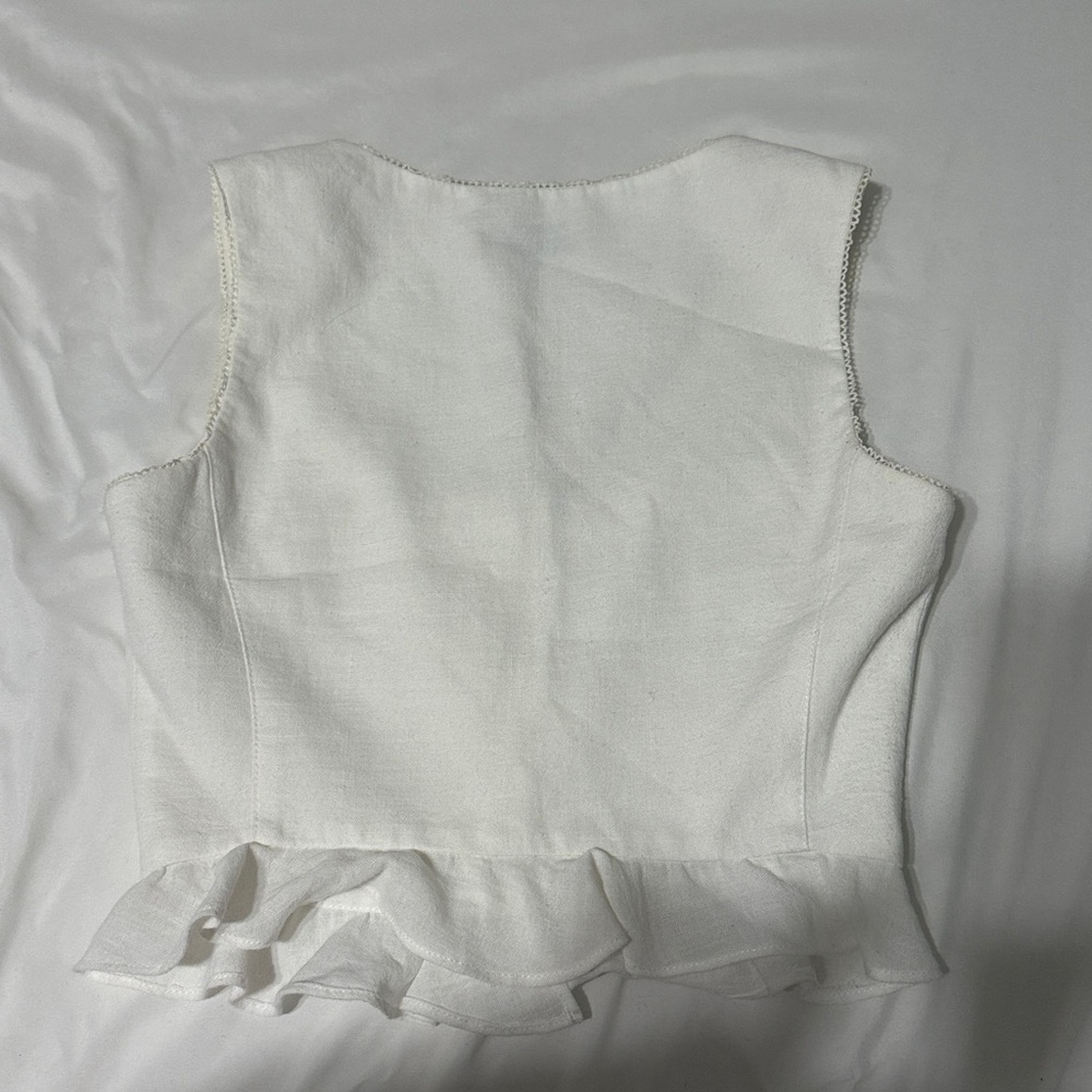 GUZIO White Embroidered Sleeveless Crop Top - Picture 5 of 7